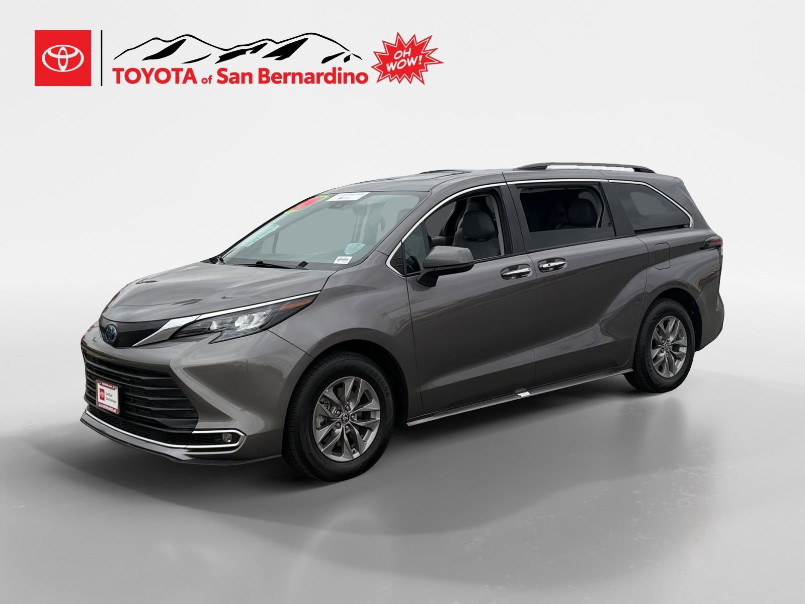 Certified 2024 Toyota Sienna XLE image 1