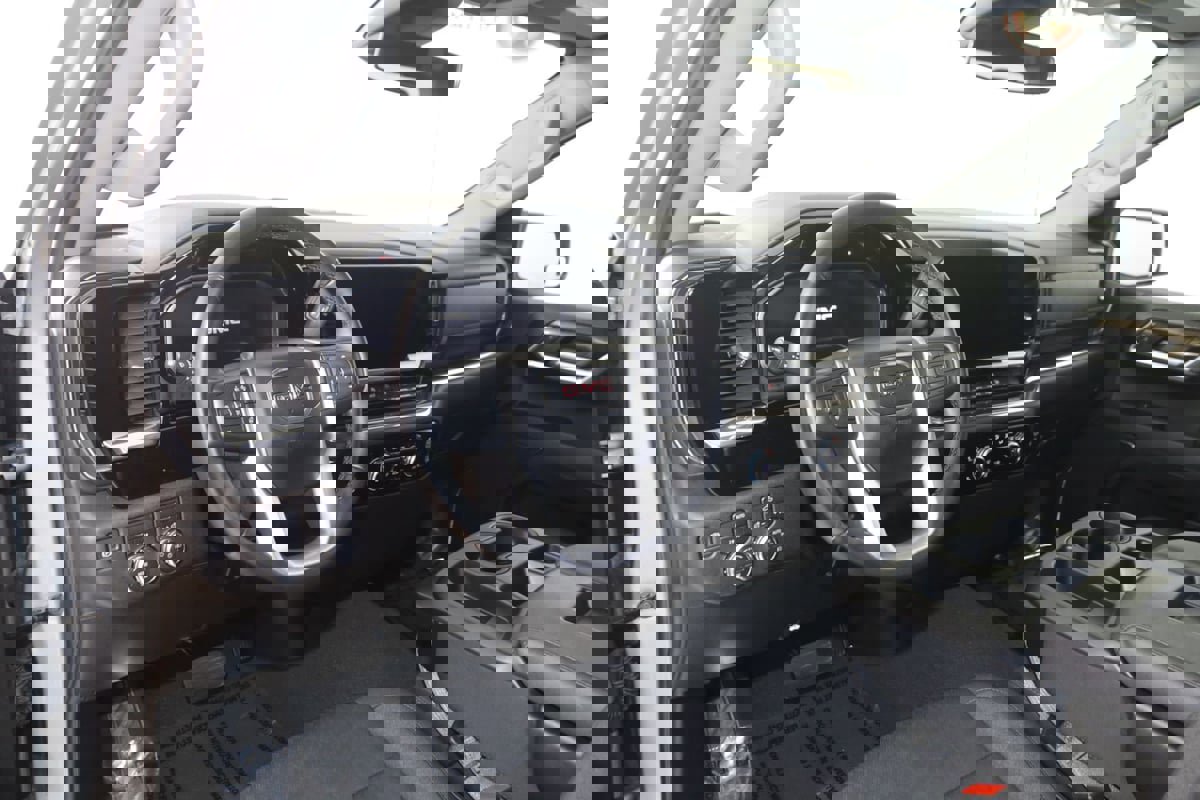 Used 2024 GMC Sierra 1500 Elevation image 26