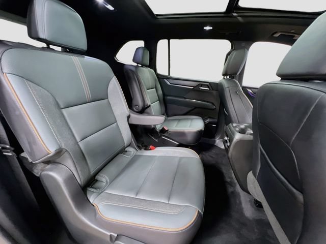 Used 2025 GMC Acadia AT4 w/ Luxury Package AWD/4WD image 32