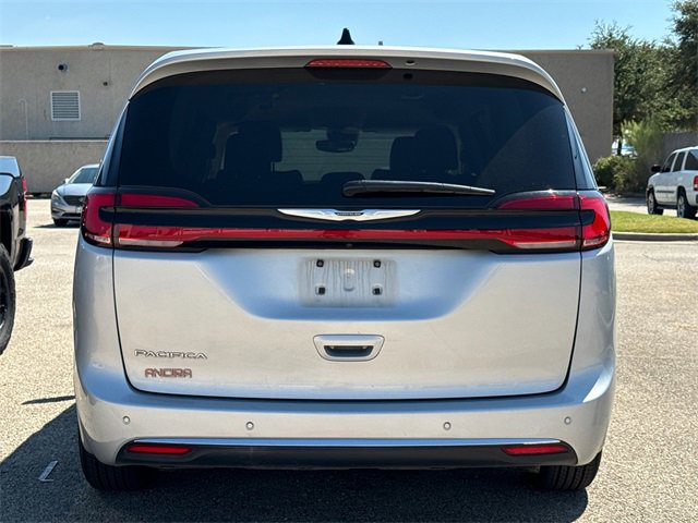 Used 2023 Chrysler Pacifica Touring-L image 10