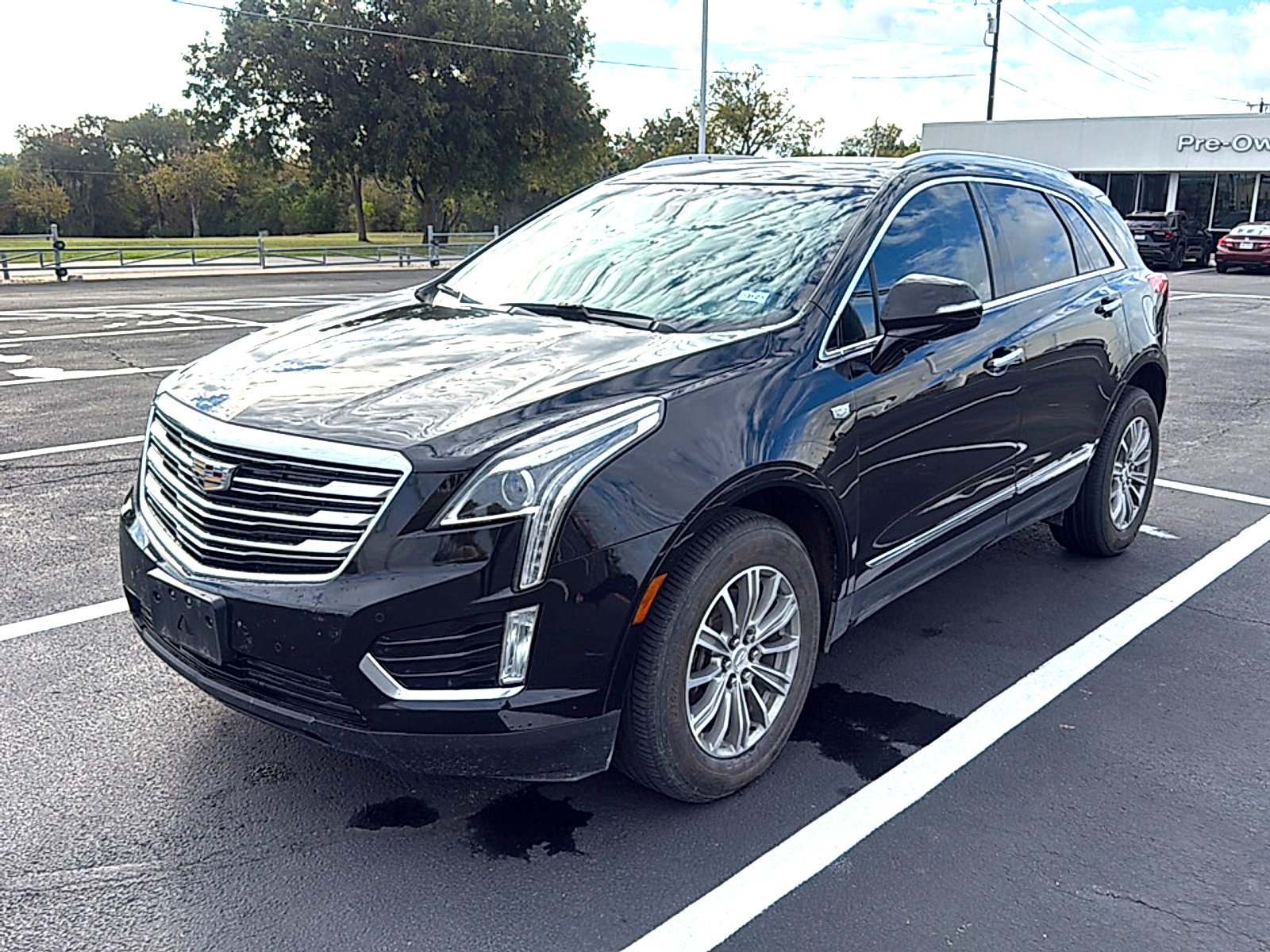 Used 2017 Cadillac XT5 Luxury w/ Driver Awareness Package FWD image 2