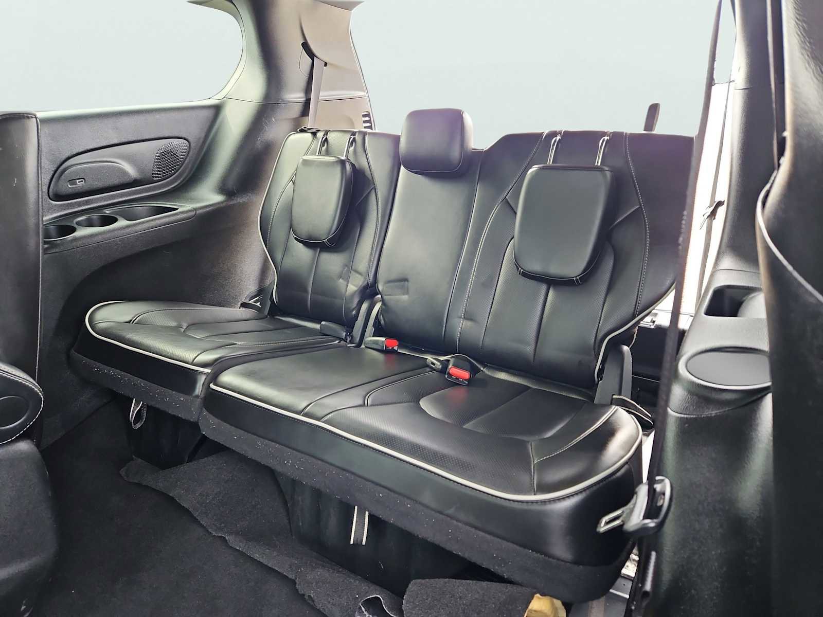 Used 2024 Chrysler Pacifica Premium image 37