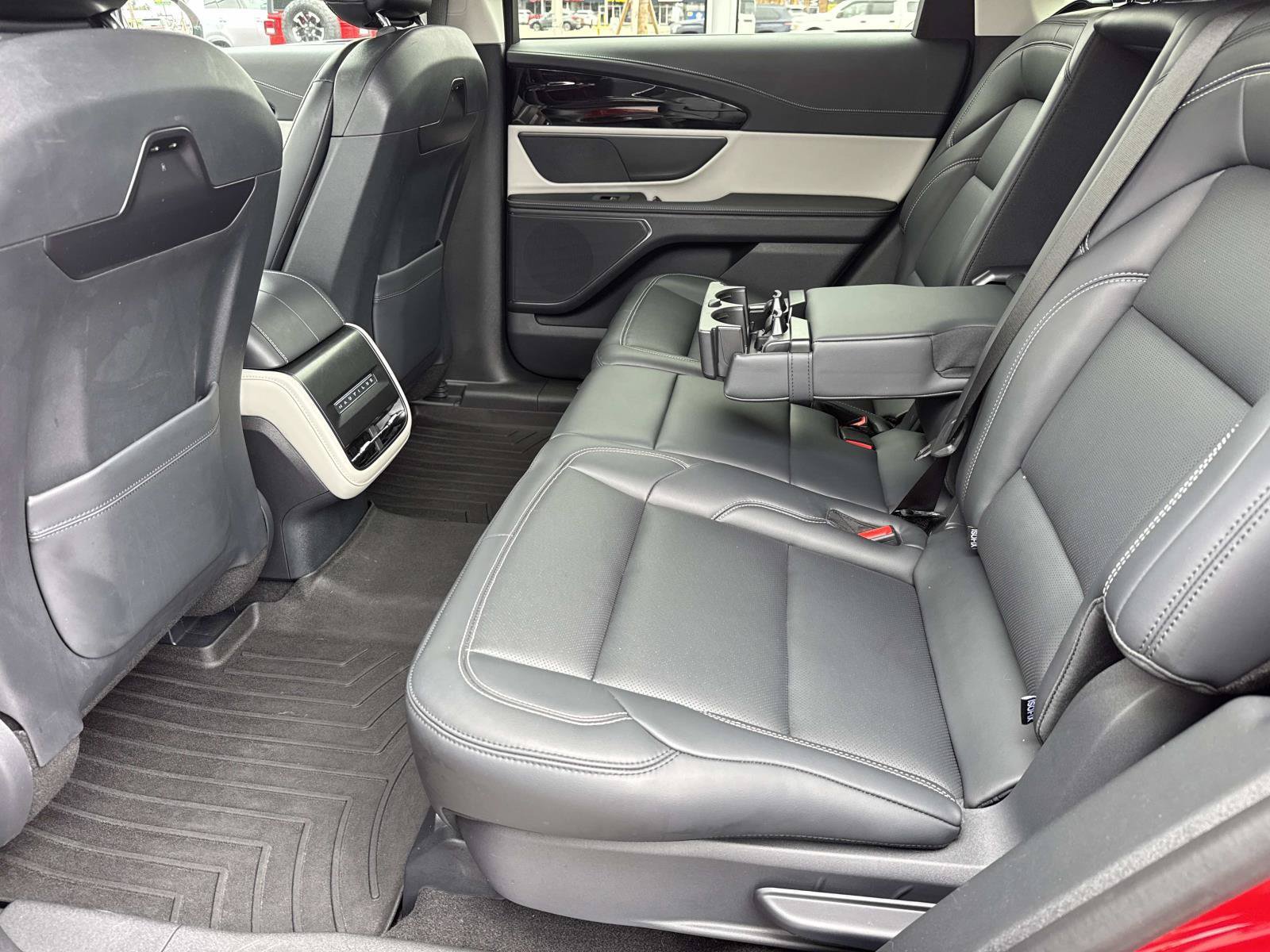 Used 2025 Lincoln Nautilus Premier AWD/4WD image 15
