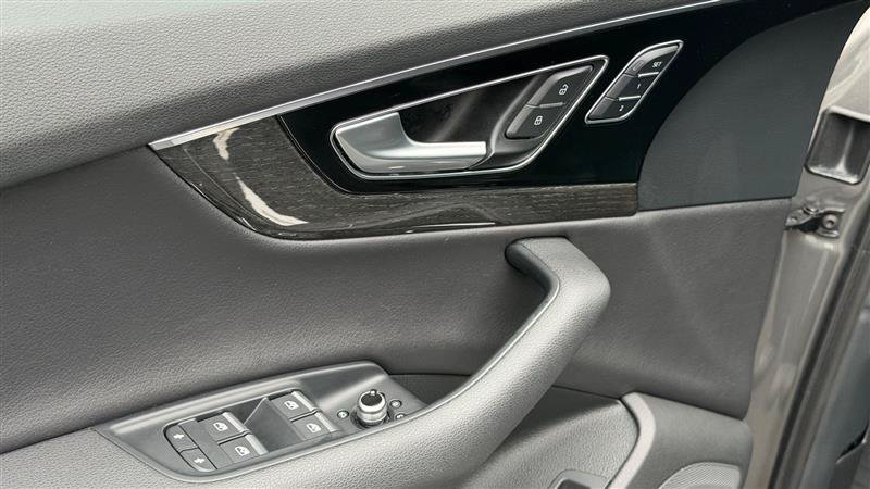 Used 2017 Audi Q7 3.0T Premium AWD/4WD image 22