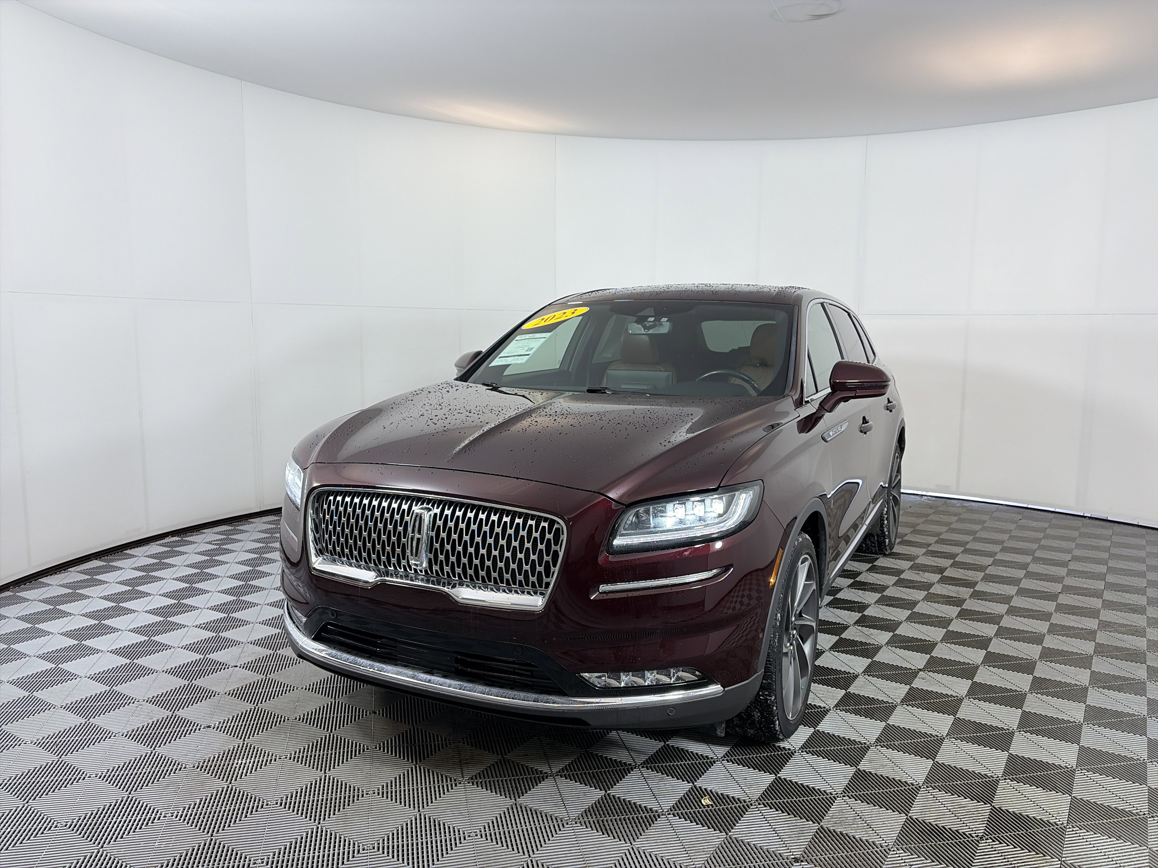 Used 2023 Lincoln Nautilus Reserve w/ Equipment Group 202A image 2