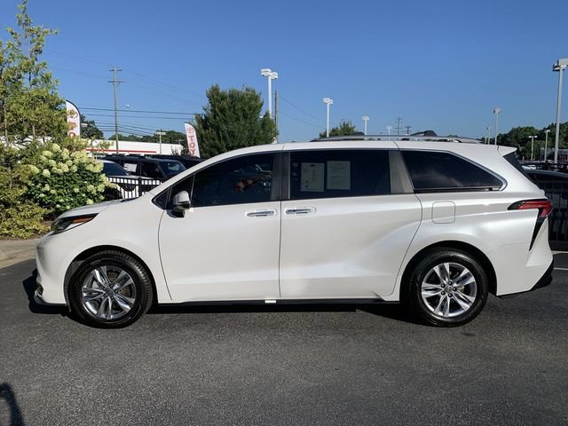 Used 2023 Toyota Sienna Limited FWD image 5