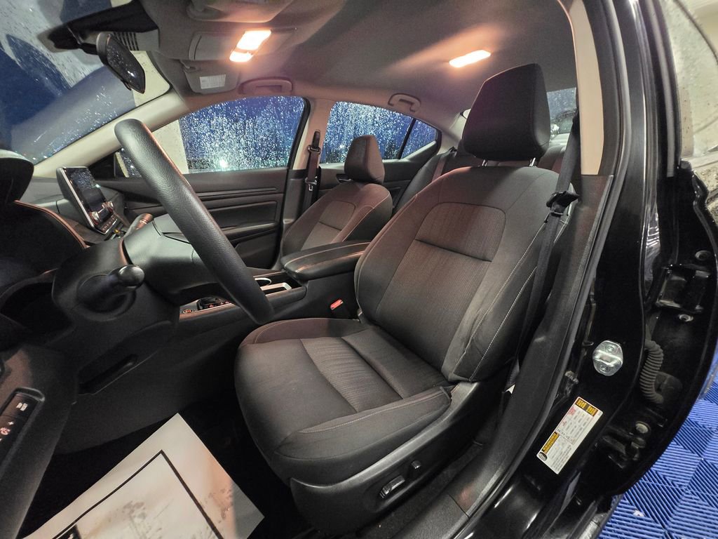 Used 2024 Nissan Altima 2.5 SV image 9