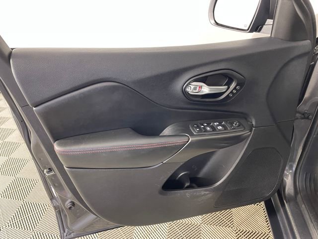 Used 2021 Jeep Cherokee Trailhawk w/ Sun, Sound & Nav Group AWD/4WD image 16