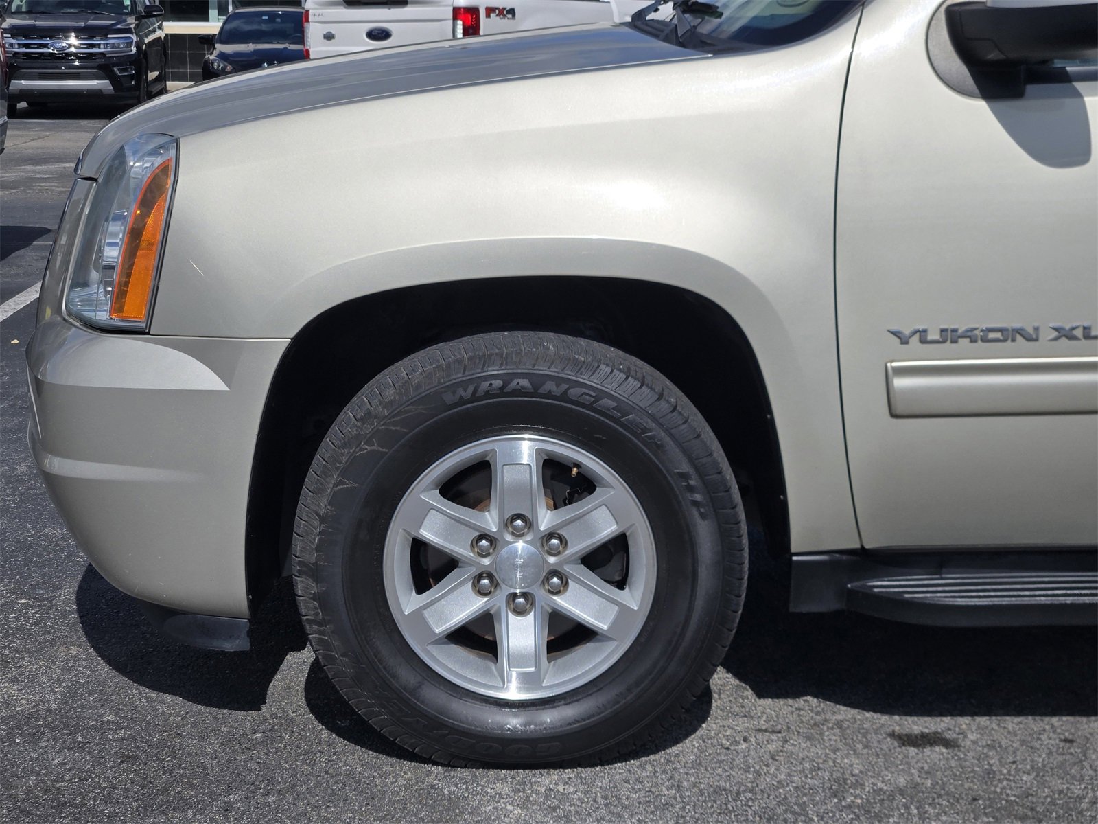 Used 2014 GMC Yukon XL SLT image 8