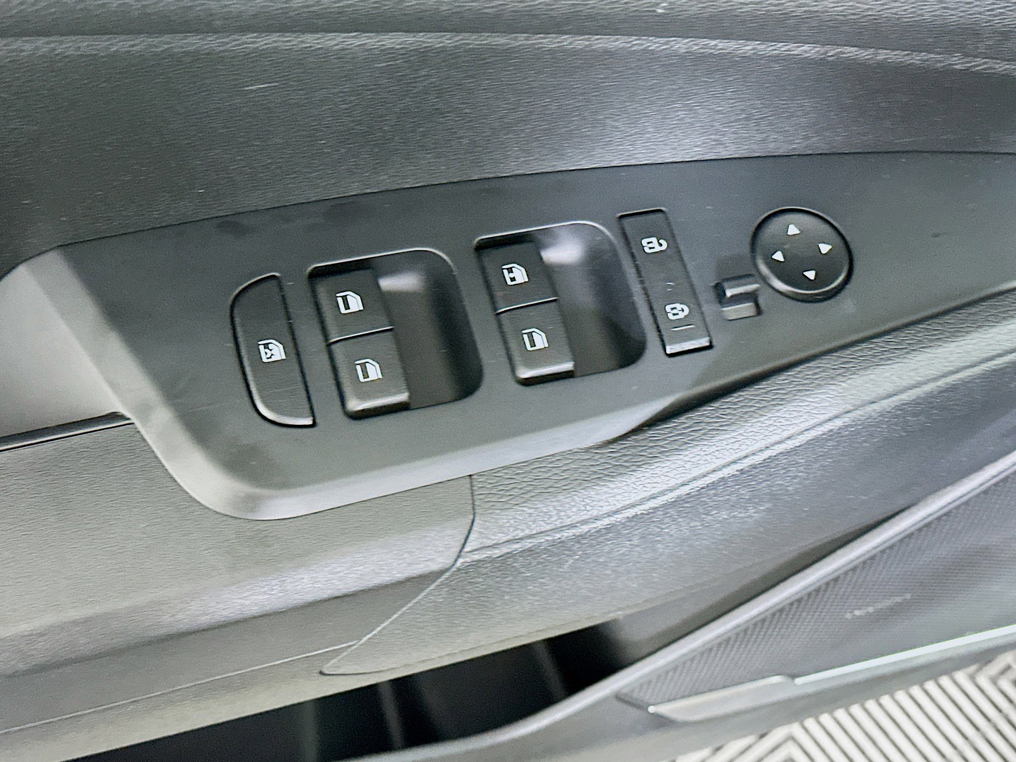 Used 2025 Kia Sportage LX image 15