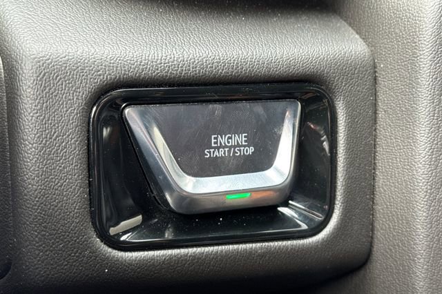 Used 2025 GMC Yukon Denali image 23