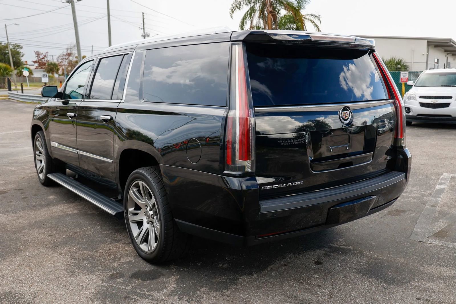 Used 2015 Cadillac Escalade ESV Premium image 4