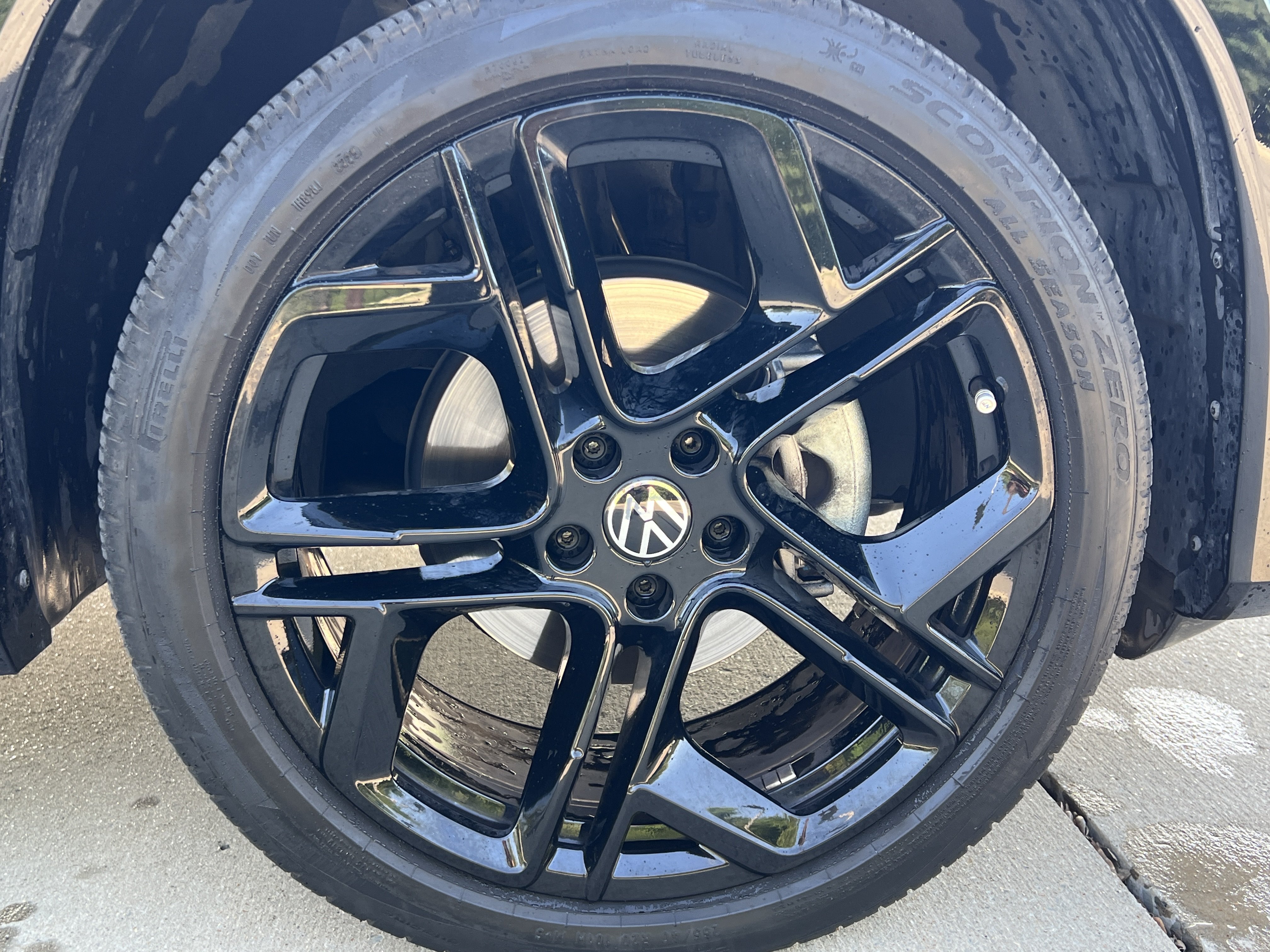Certified 2026 Volkswagen Tiguan SE R-Line FWD image 11