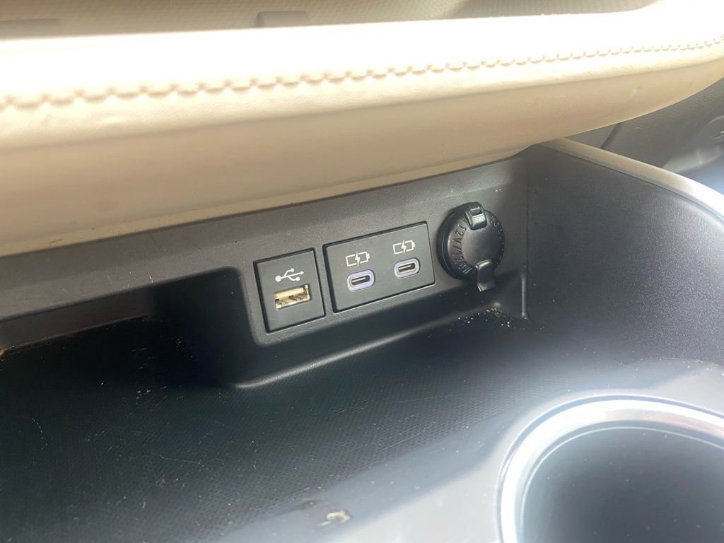 Used 2023 Toyota Highlander XLE image 17