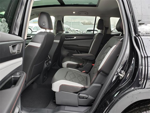 New 2026 Volkswagen Atlas Peak Edition image 8