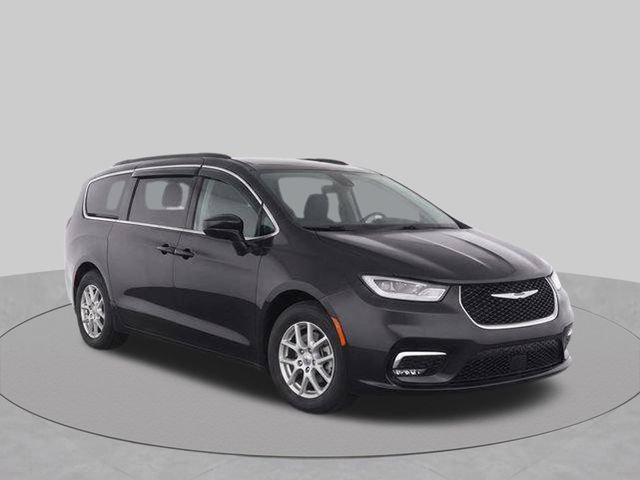Used 2022 Chrysler Pacifica Touring-L FWD image 2