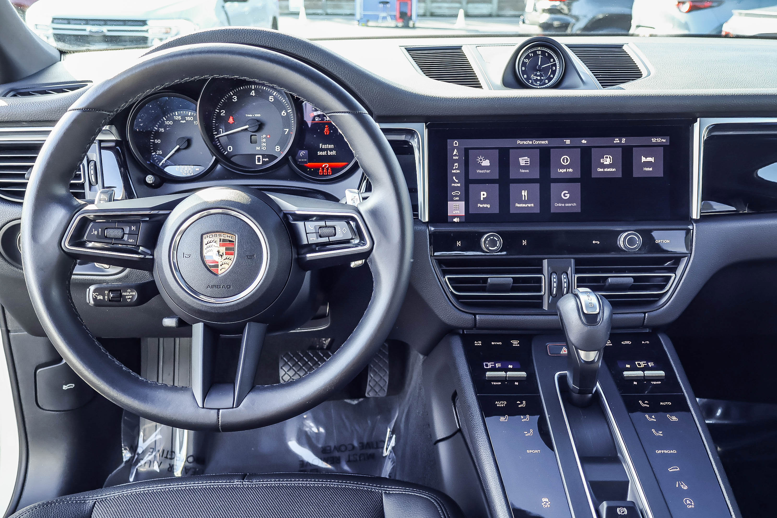 Used 2023 Porsche Macan image 3