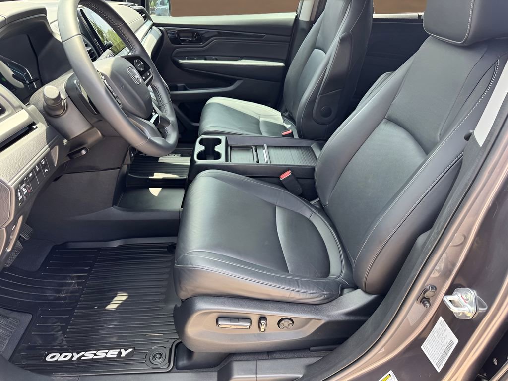 Used 2023 Honda Odyssey Touring image 12