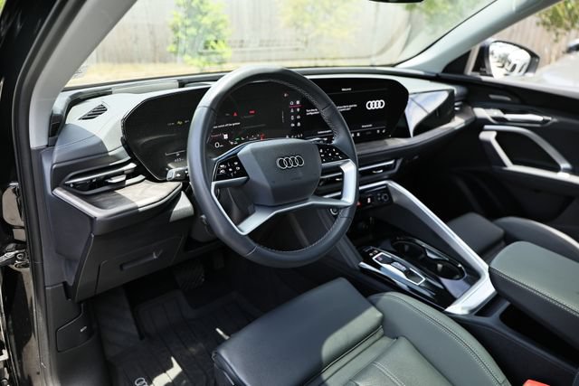 Used 2025 Audi Q5 Premium Plus w/ Premium Plus AWD/4WD image 19