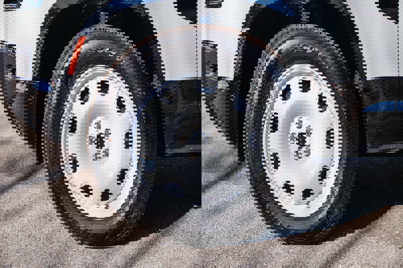 New 2026 Land Rover Defender 110 X-Dynamic SE image 9