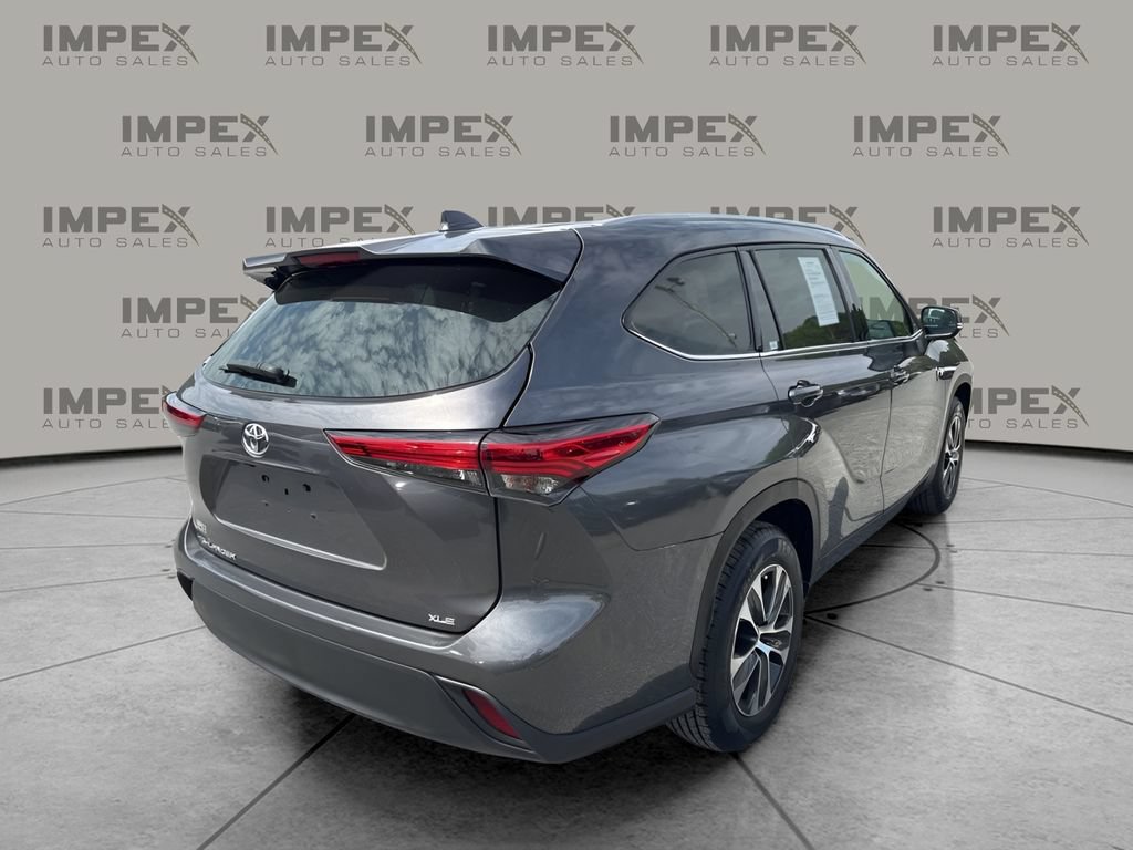 Used 2022 Toyota Highlander XLE FWD image 5