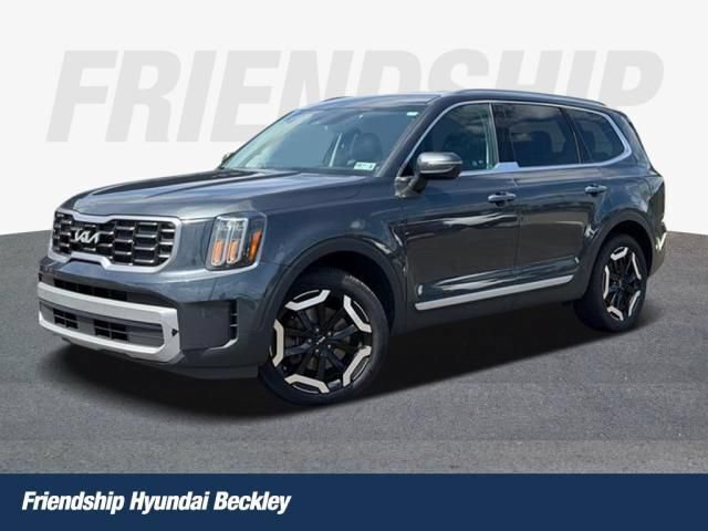 Used 2024 Kia Telluride S AWD/4WD image 1