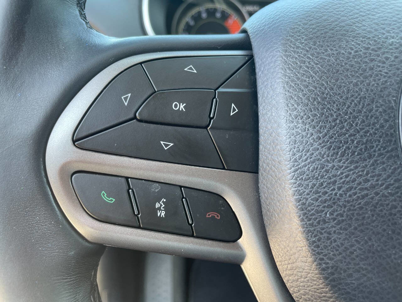 Used 2019 Jeep Cherokee Limited image 30