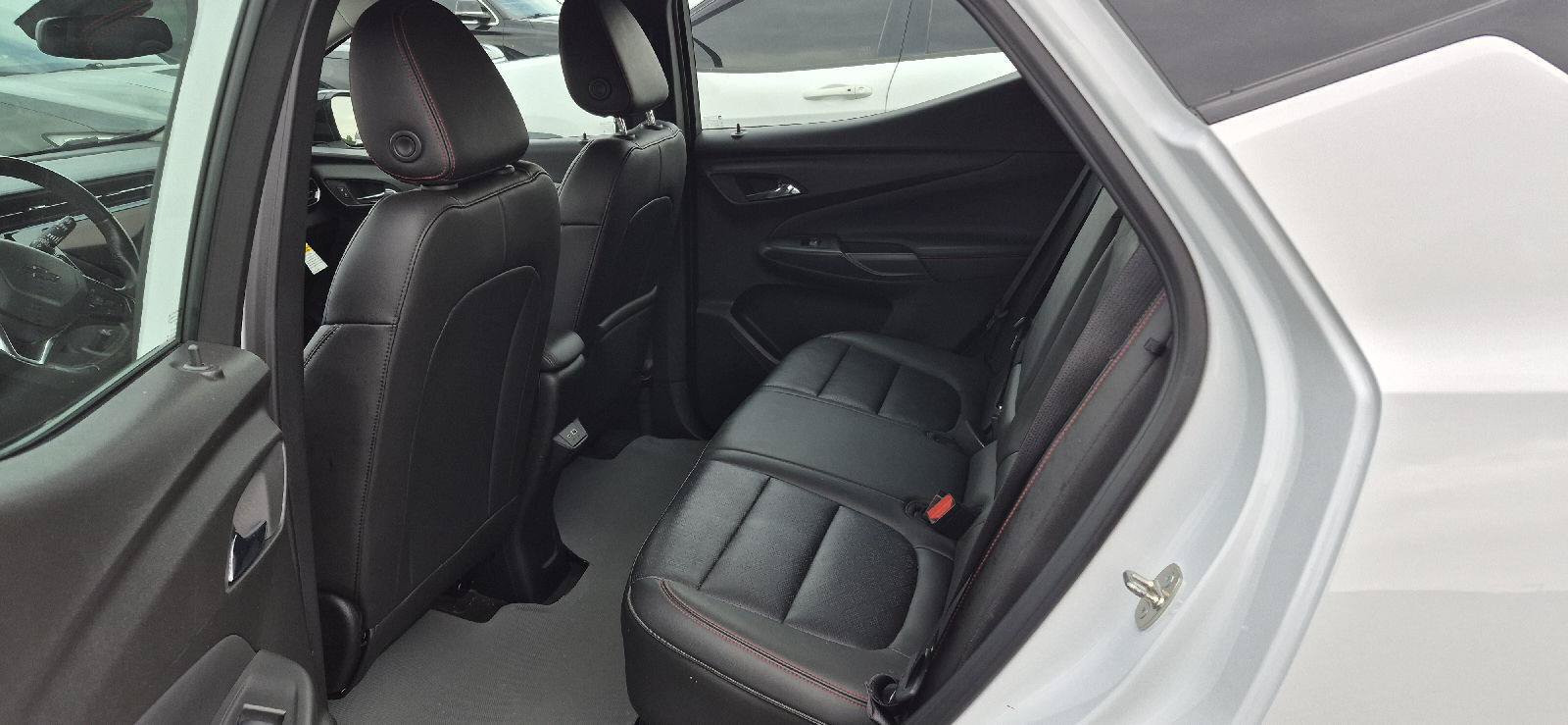 Used 2023 Chevrolet Bolt EUV LT w/ Convenience Package FWD image 7