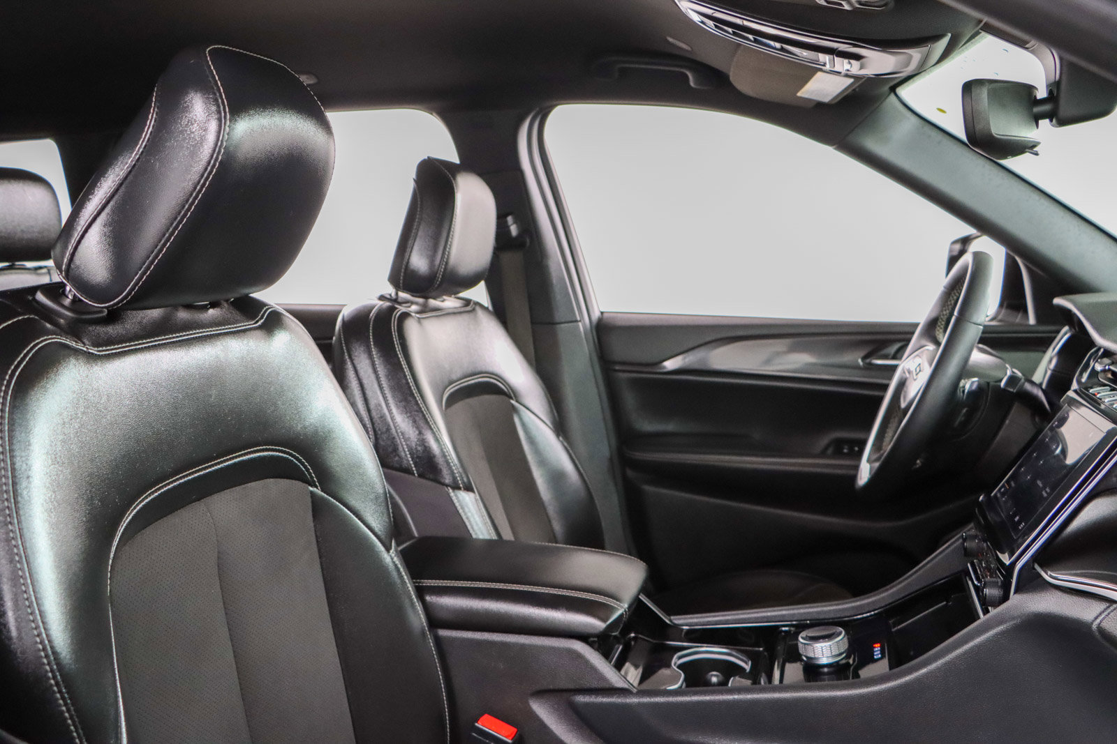 Used 2023 Jeep Grand Cherokee Altitude image 26