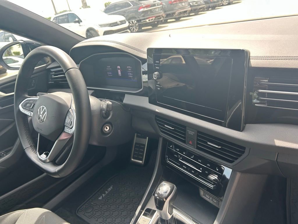 Used 2025 Volkswagen Jetta Sport image 36