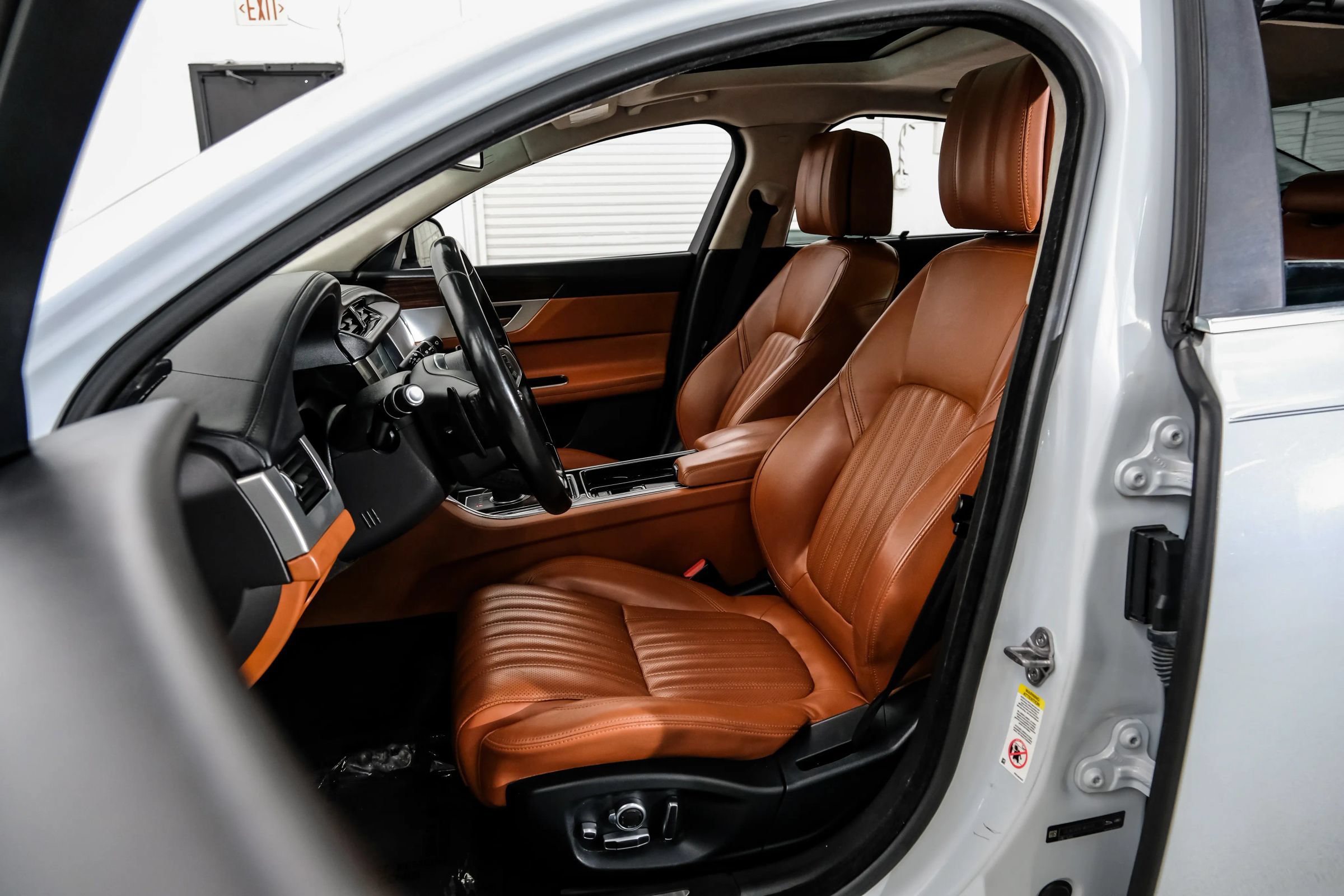 Used 2018 Jaguar XF Portfolio RWD image 41