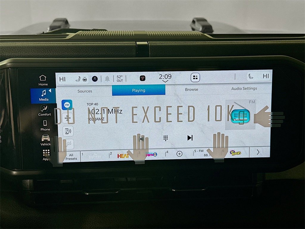 New 2025 Jeep Gladiator Sport image 13