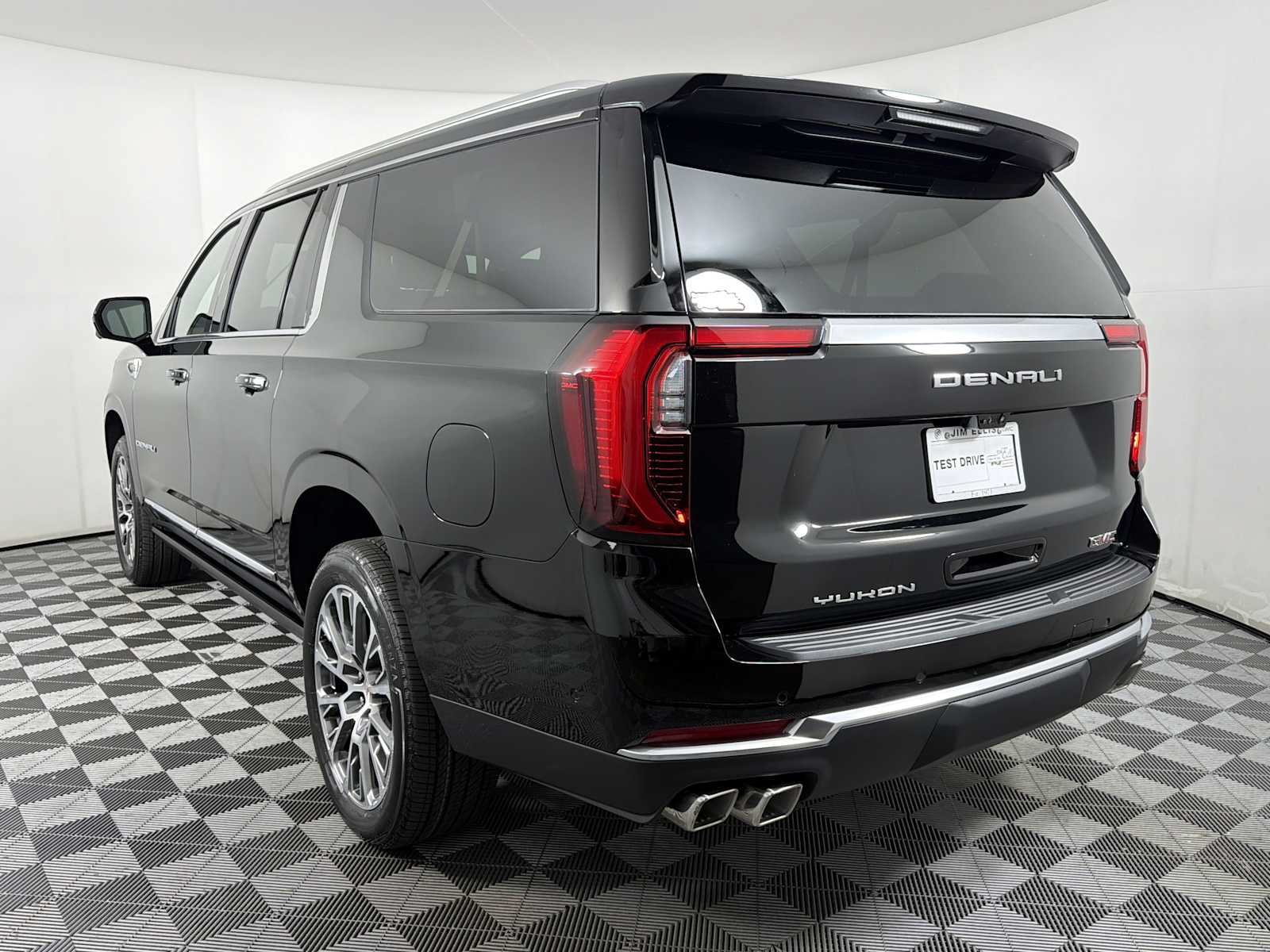New 2026 GMC Yukon XL Denali w/ Denali Reserve Package AWD/4WD image 4