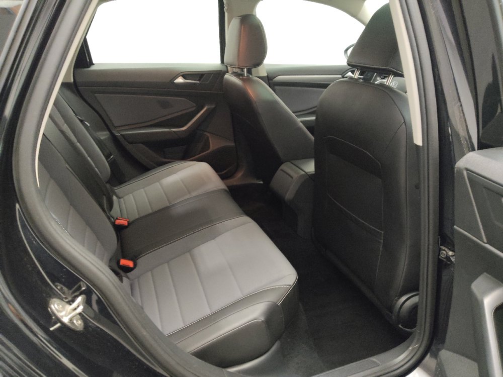 Used 2025 Volkswagen Jetta SE FWD image 19