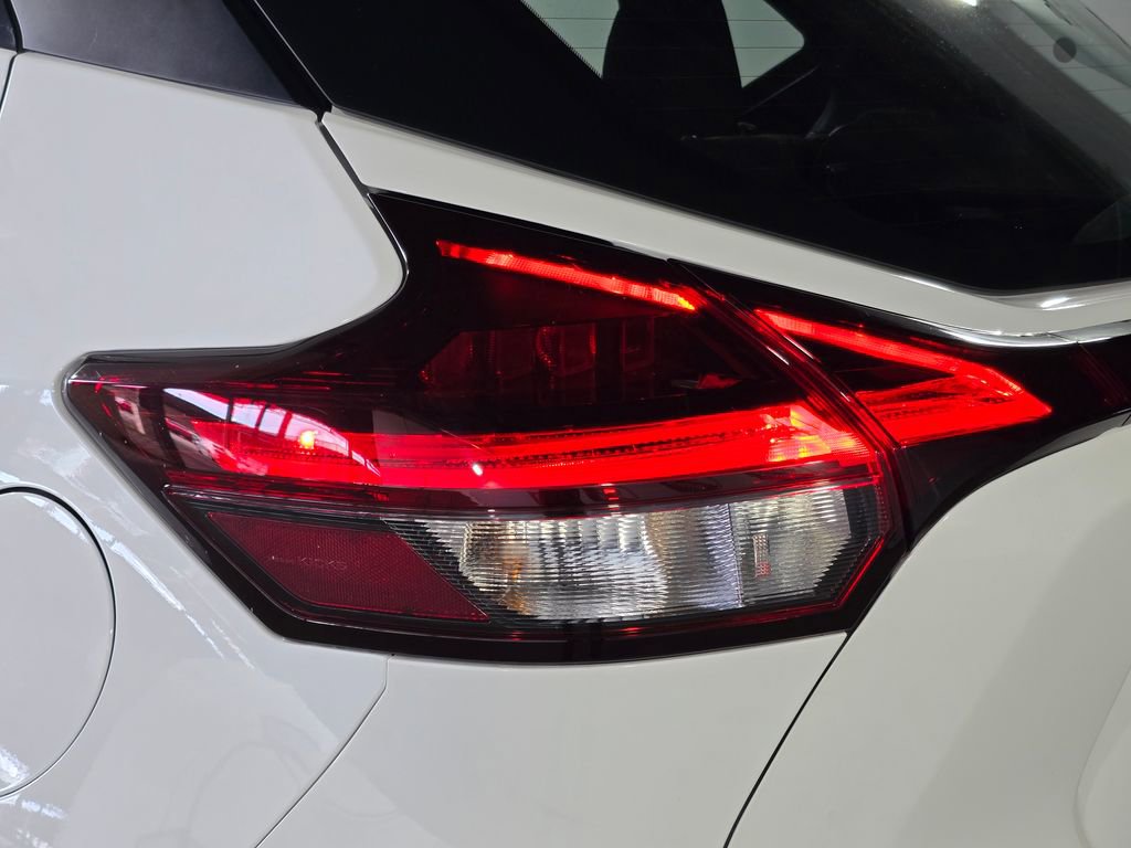 Used 2021 Nissan Kicks S image 10