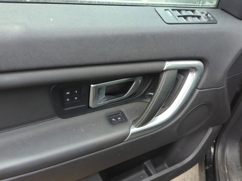 Used 2017 Land Rover Discovery Sport HSE image 9