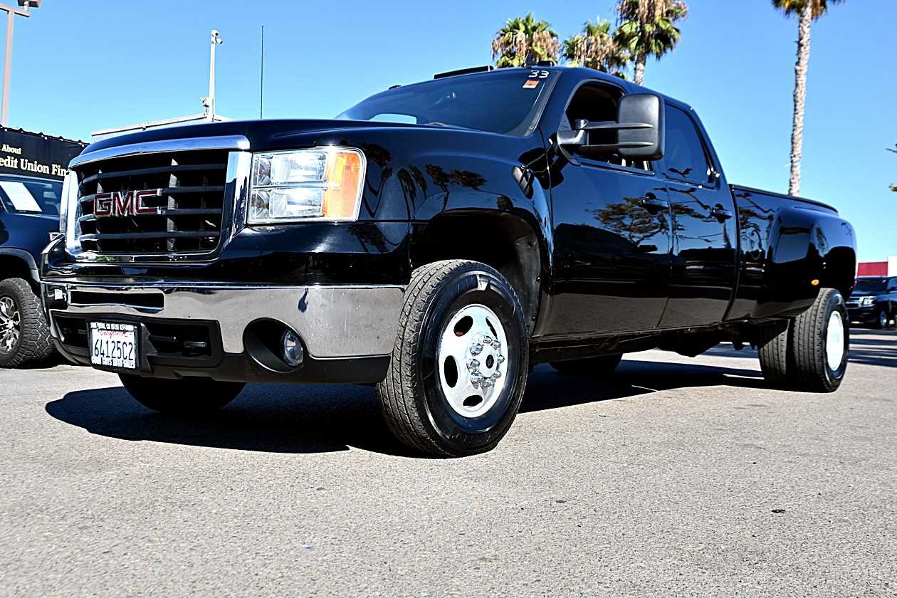 Used 2007 GMC Sierra 3500 SLT w/ Entertainment Package RWD image 1
