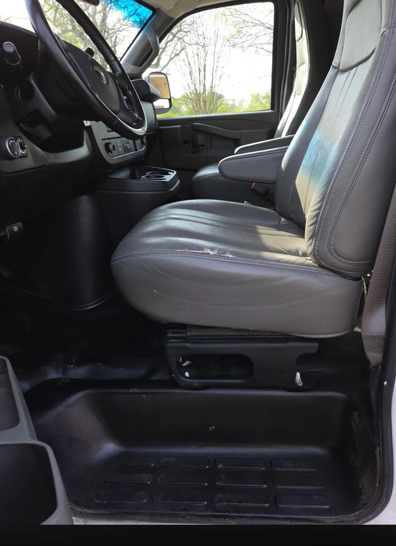 Used 2021 Chevrolet Express 2500 w/ Driver Convenience Package image 11