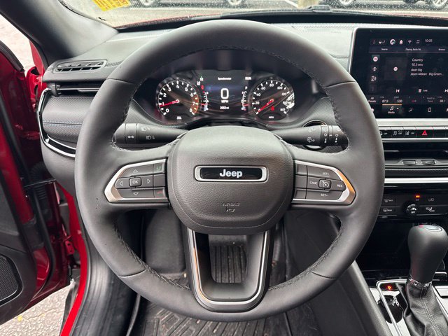 Used 2026 Jeep Compass Latitude AWD/4WD image 17