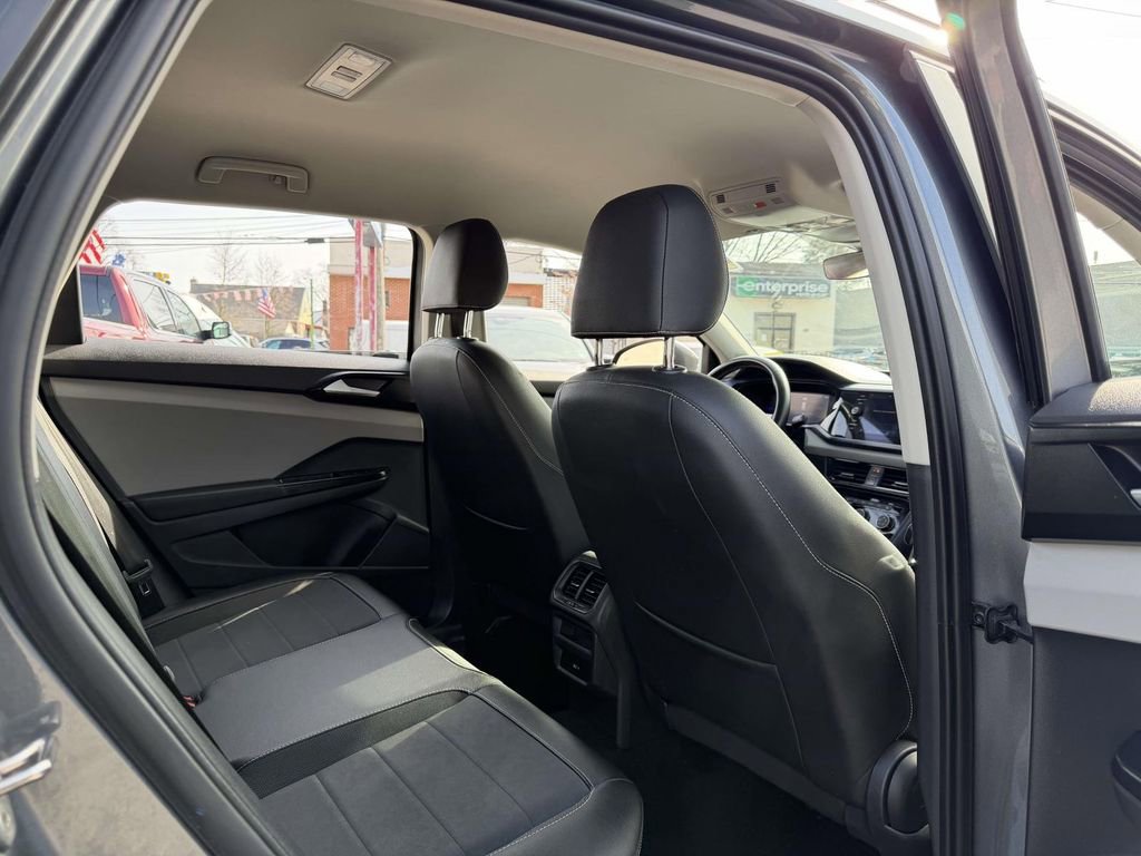 Used 2023 Volkswagen Taos SE FWD image 15