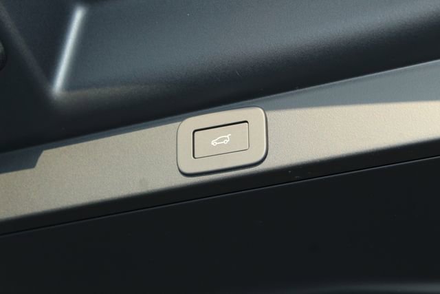 New 2026 Land Rover Range Rover Long Wheelbase SE image 13