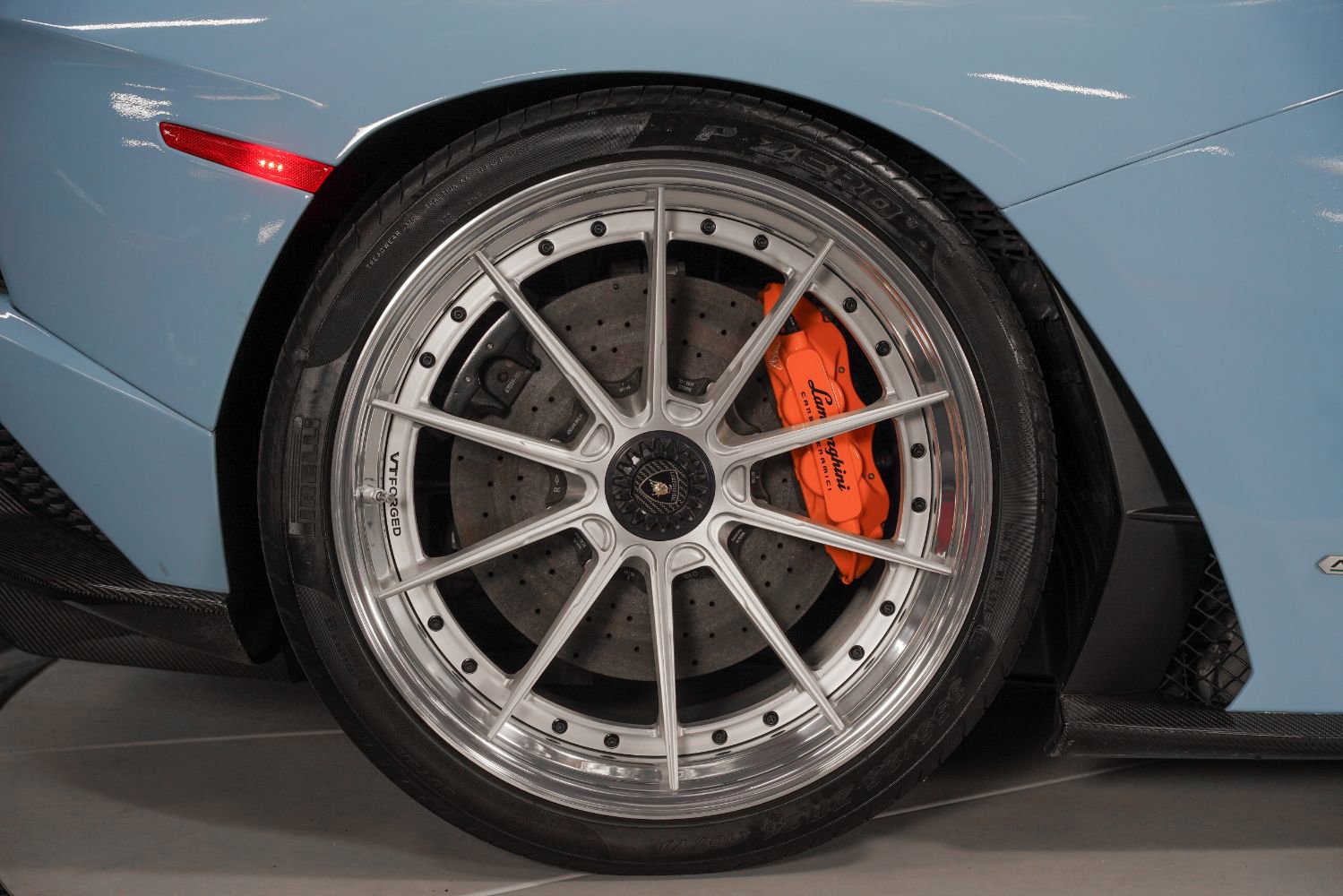 Used 2018 Lamborghini Aventador S image 24