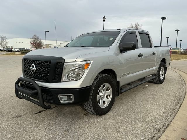 Used 2019 Nissan Titan S w/ S Utility Package image 3