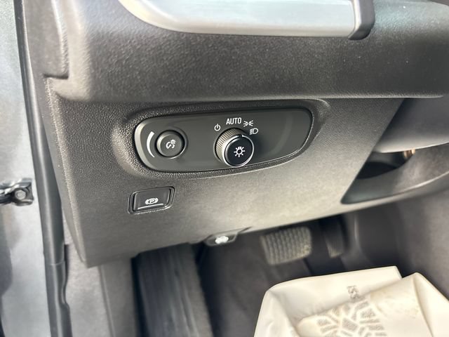 Used 2020 GMC Terrain SLE w/ Driver Convenience Package FWD image 17