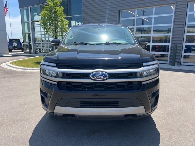 Used 2022 Ford Expedition XLT AWD/4WD image 2