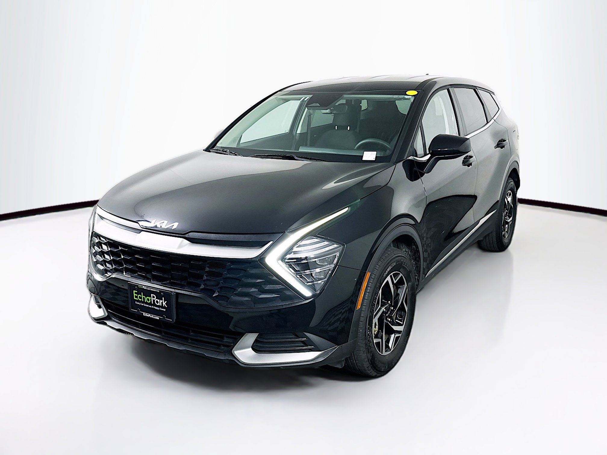 Used 2025 Kia Sportage LX image 3