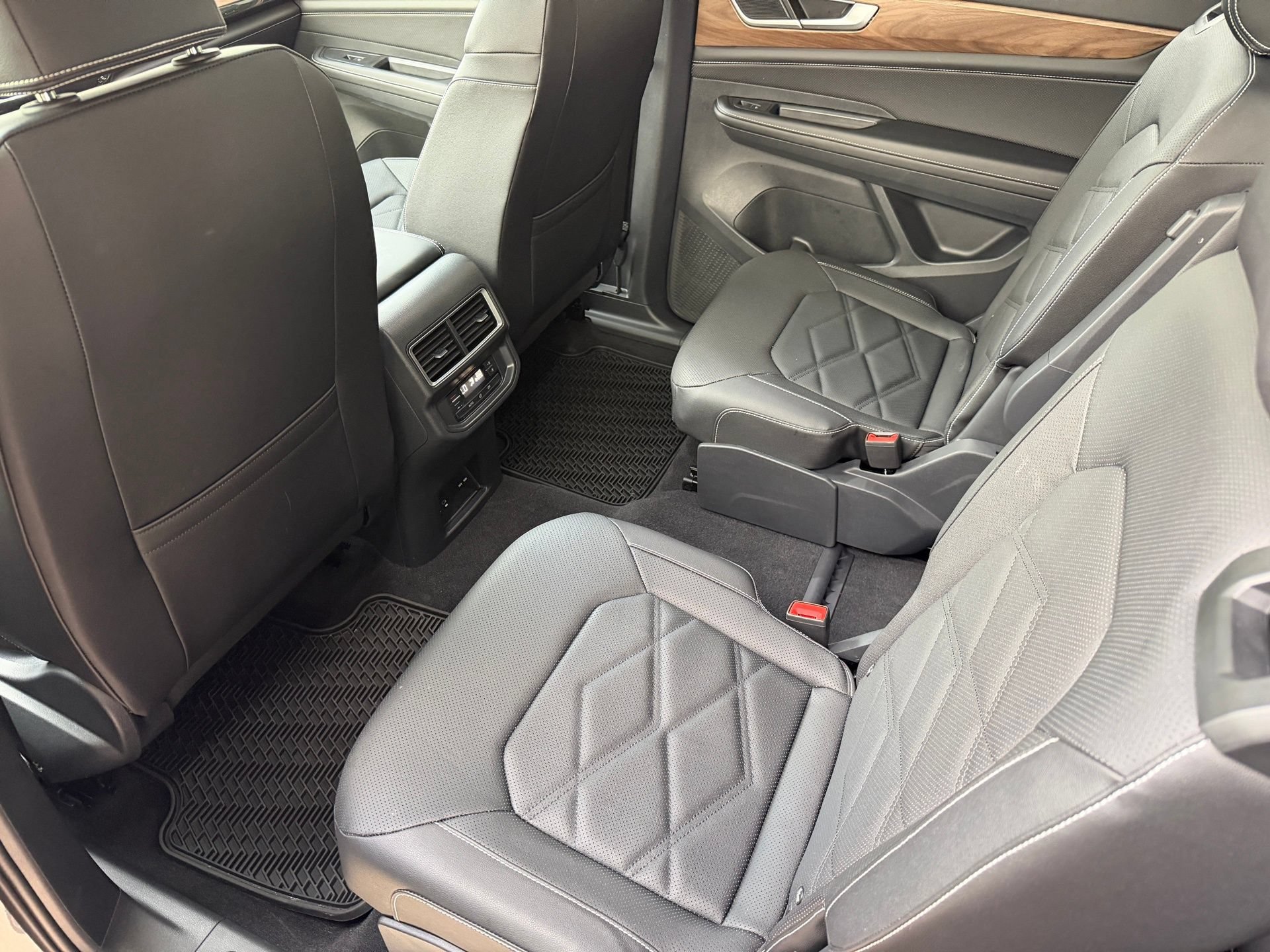 Certified 2026 Volkswagen Atlas SE FWD image 24