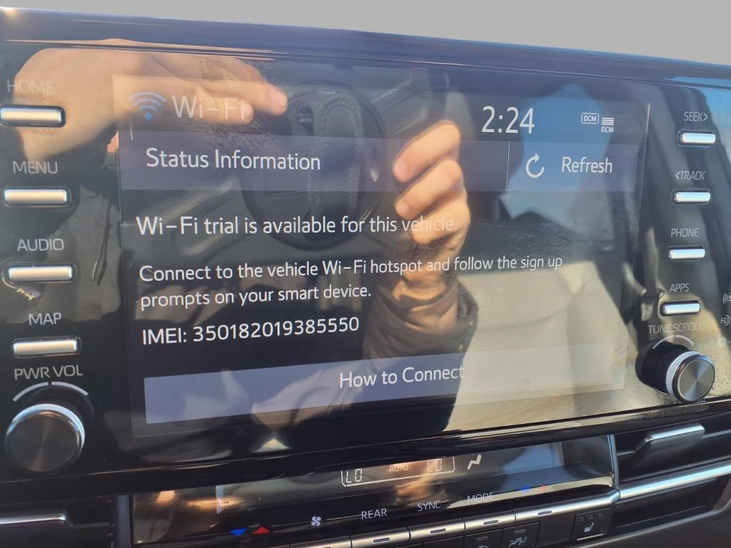 Used 2024 Toyota Sienna XLE image 8