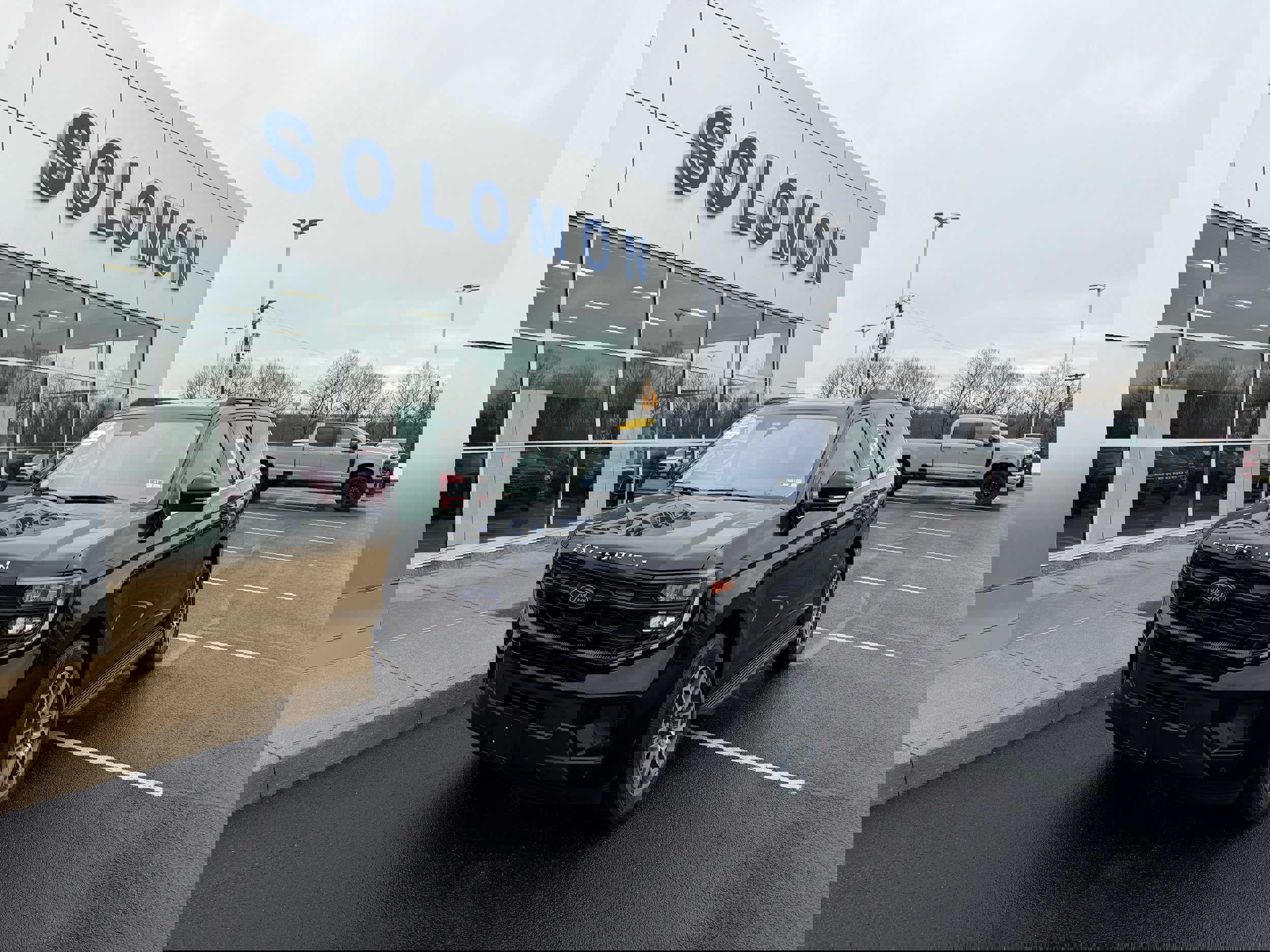 Certified 2025 Ford Expedition Active AWD/4WD image 2