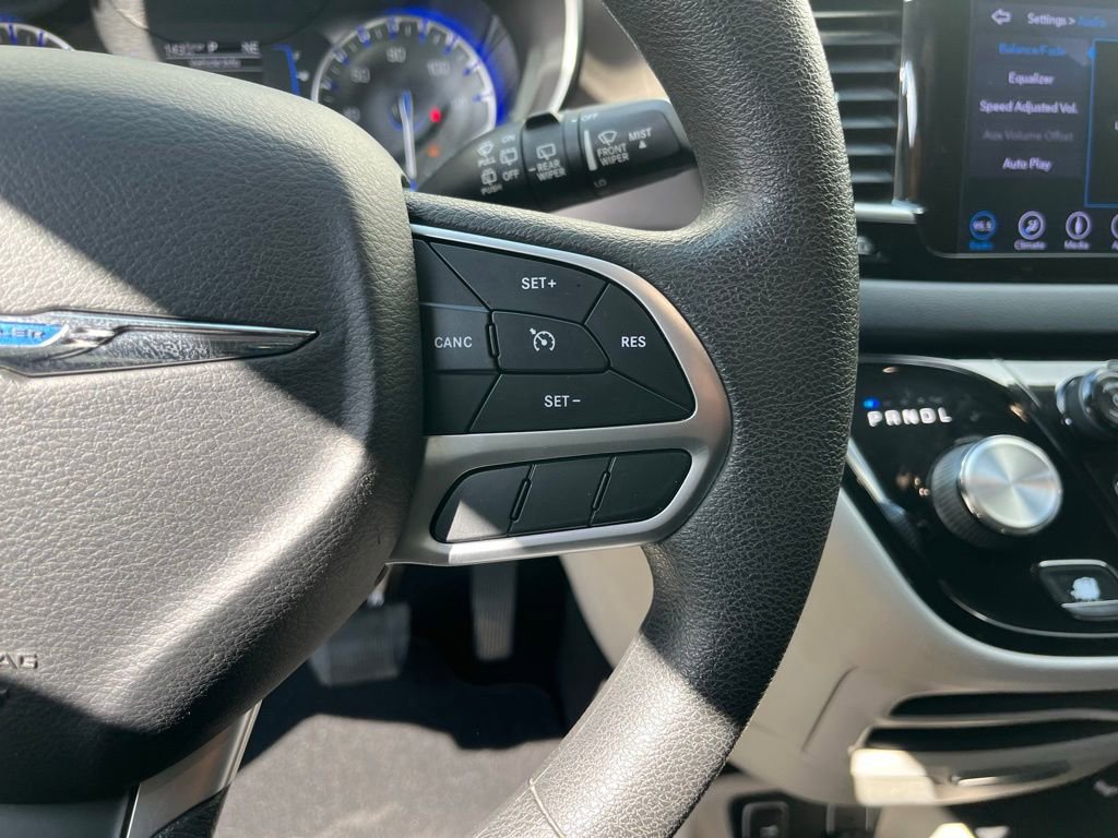 Used 2018 Chrysler Pacifica Touring Plus FWD image 16